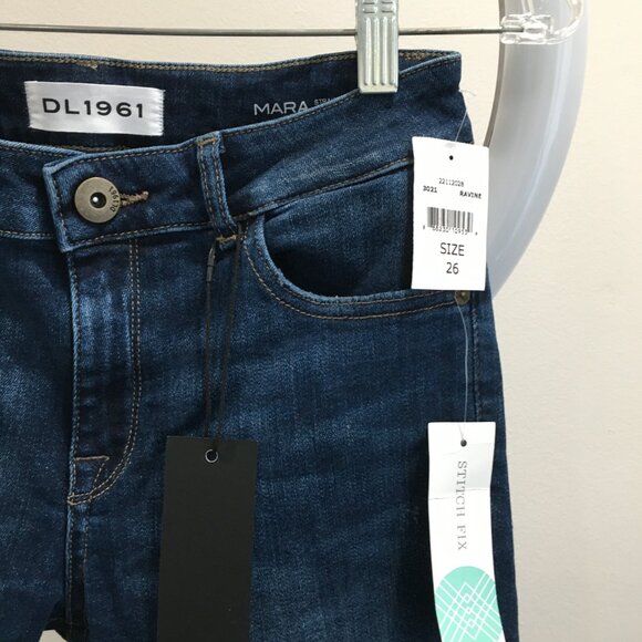 NWT DL1961 Ravine Wash Smart Denim MARA Straight Ankle Fray Hem Distressed Jeans - Picture 6 of 14